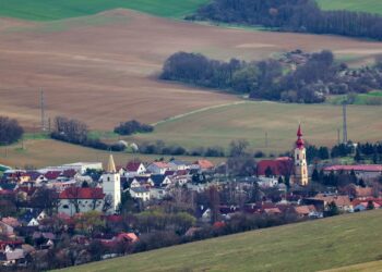 Sobotište - pohľad z Vyhliadky pod Ovčincom, Sobotište Autor: Vladimír Miček