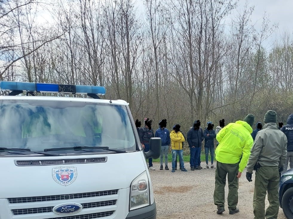 Finančná správa odhalila v Brodskom v dodávke 18 utečencov. Zdroj: Colný úrad