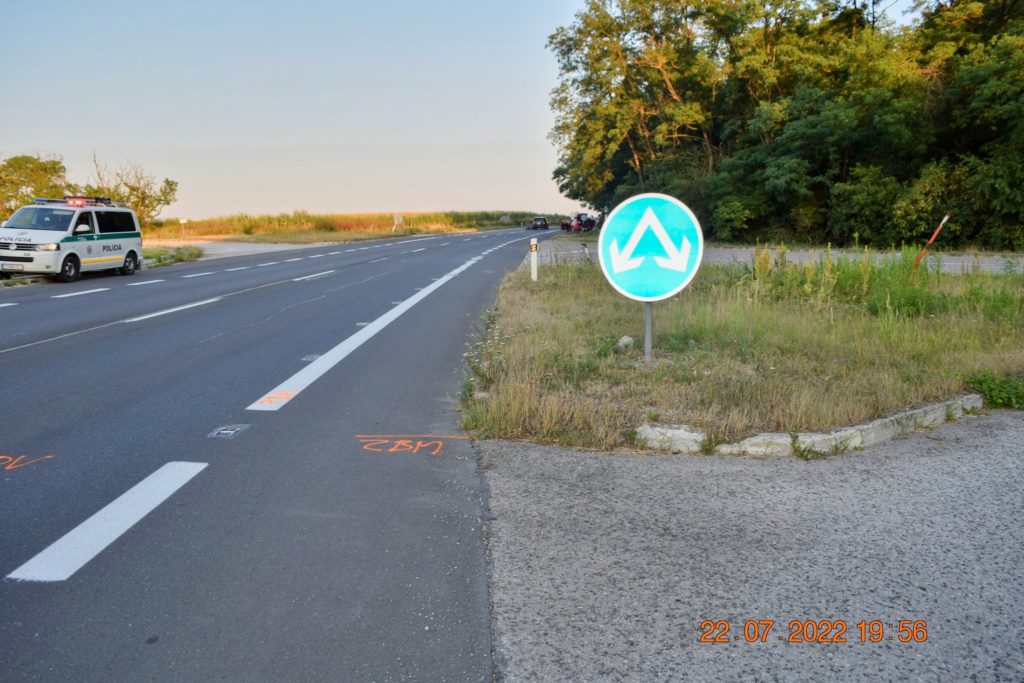 Vážna dopravná nehoda s účasťou cyklistky medzi Jablonicou a Senicou. Zdroj: Polícia SR