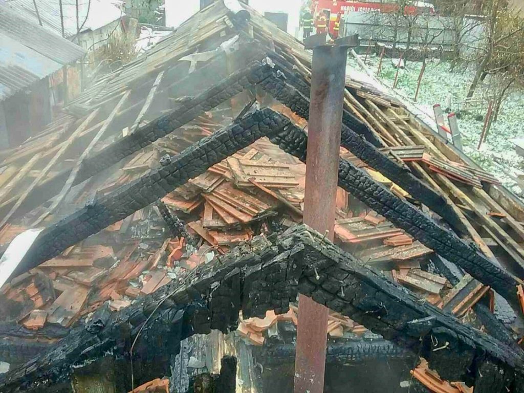 V Jablonici horela kôlňa, hasiči zachránili majetok za 25.000 eur. Zdroj: HaZZ