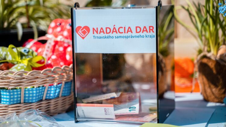 V roku 2024 podporila župná Nadácia DAR 27 žiadateľov o pomoc a je pripravená pomáhať ďalej. Zdroj: TTSK