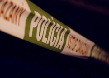 Policajná páska polícia večer