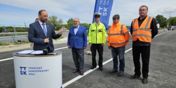 Otvorenie nového mosta pri Holíči autor Vladimír Miček NaZahori