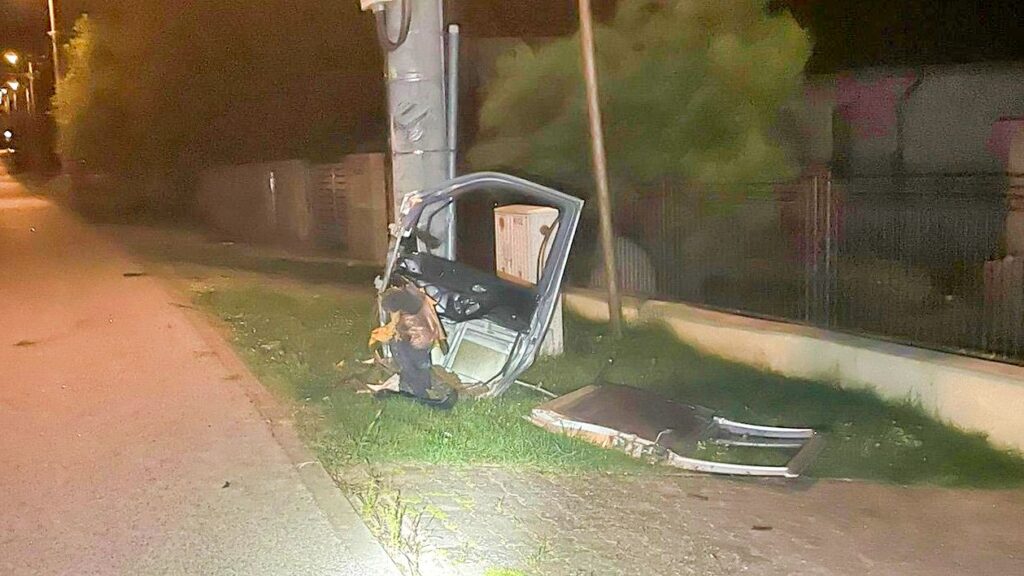 Bezohľadný vodič opustil nehodu s maloletými osobami a zanechal ich v havarovanom aute. Zdroj: Polícia SR