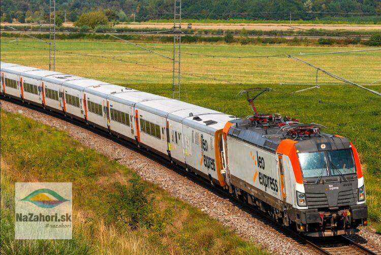 Súpravy Talgo dostávajú novú bielu farbu s výraznými oranžovými prvkami. zdroj LEO EXPRESS