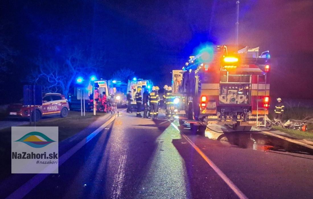 Zásah hasičov pri tragickej nehode v katastri obce Jablonica na Záhorí zdroj: HaZZ TT kraj
