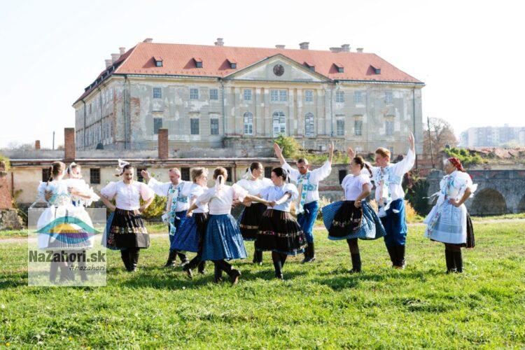 zdroj: Folklórny súbor Valša