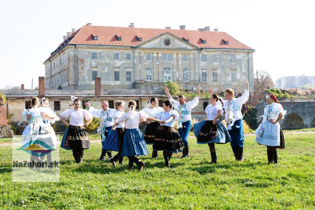 zdroj: Folklórny súbor Valša