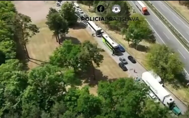 Kontrola na D2 reprofoto zdroj video Polícia BA