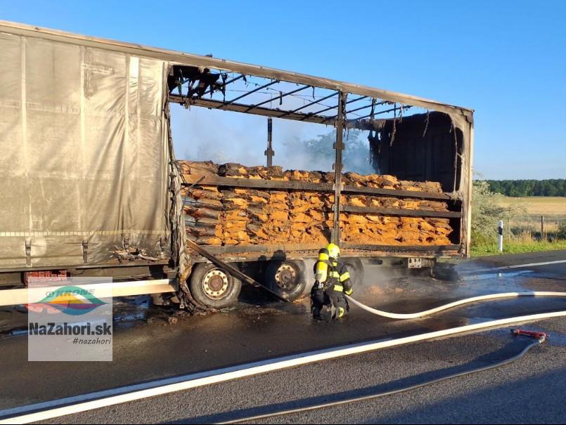 Požiar návesu kamióna zdroj: HaZZ TT kraj